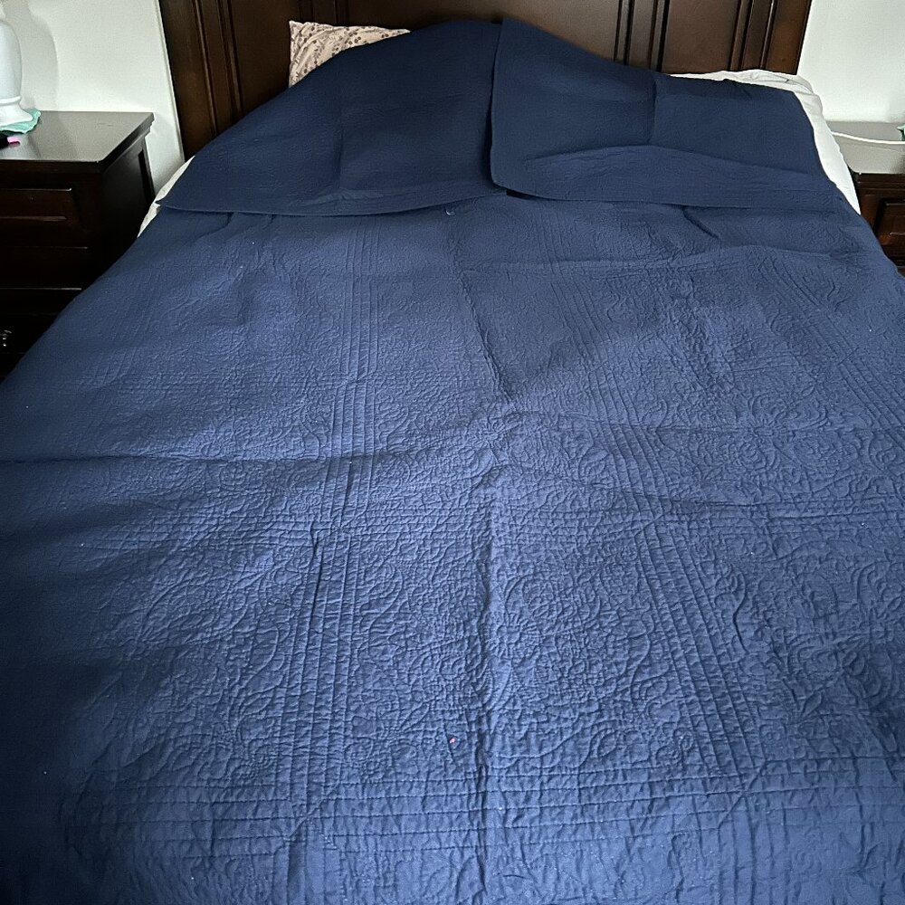 Croft & Barrow Full/Queen Navy Quilt with Standard Shams